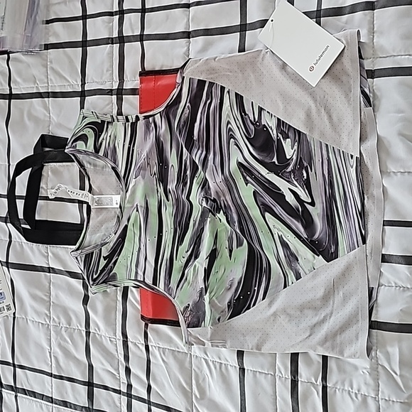 * NWT Lululemon Swift Ventilated Running Tank Top Paint Glide Warp Multi - Picture 2 of 9